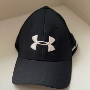 Under Armor Fitted Baseball Cap Black and White Medium /Large